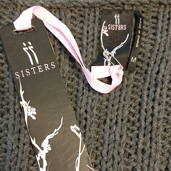 Sisters Sweater Cape - Picture 5 of 6